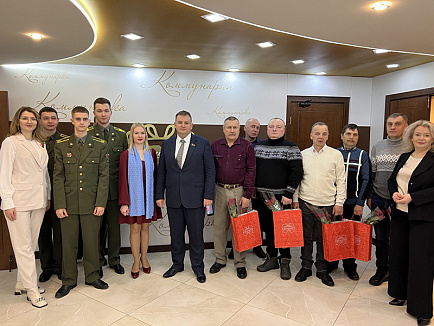 Сегодня чествуем тех, кто навсегда остался верен военной присяге Сегодня чествуем тех, кто навсегда остался верен военной присяге