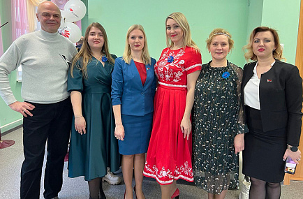 Участники художественной самодеятельности фабрики посетили ветеранов, престарелых и инвалидов Участники художественной самодеятельности фабрики посетили ветеранов, престарелых и инвалидов