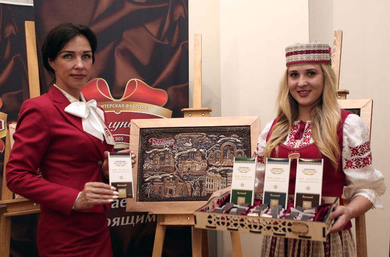 Фотовыставка Ирены Гудиевской «Сiмвалы Беларусi. У пошуках…»