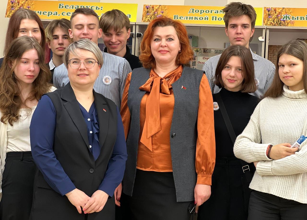 Наталья Медведицкова выступила в средней школе № 4